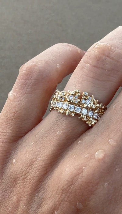 18k Yellow Gold Ring with Diamonds – Journey to Light