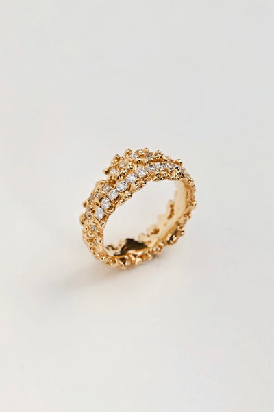 18k Yellow Gold Ring with Diamonds – Journey to Light