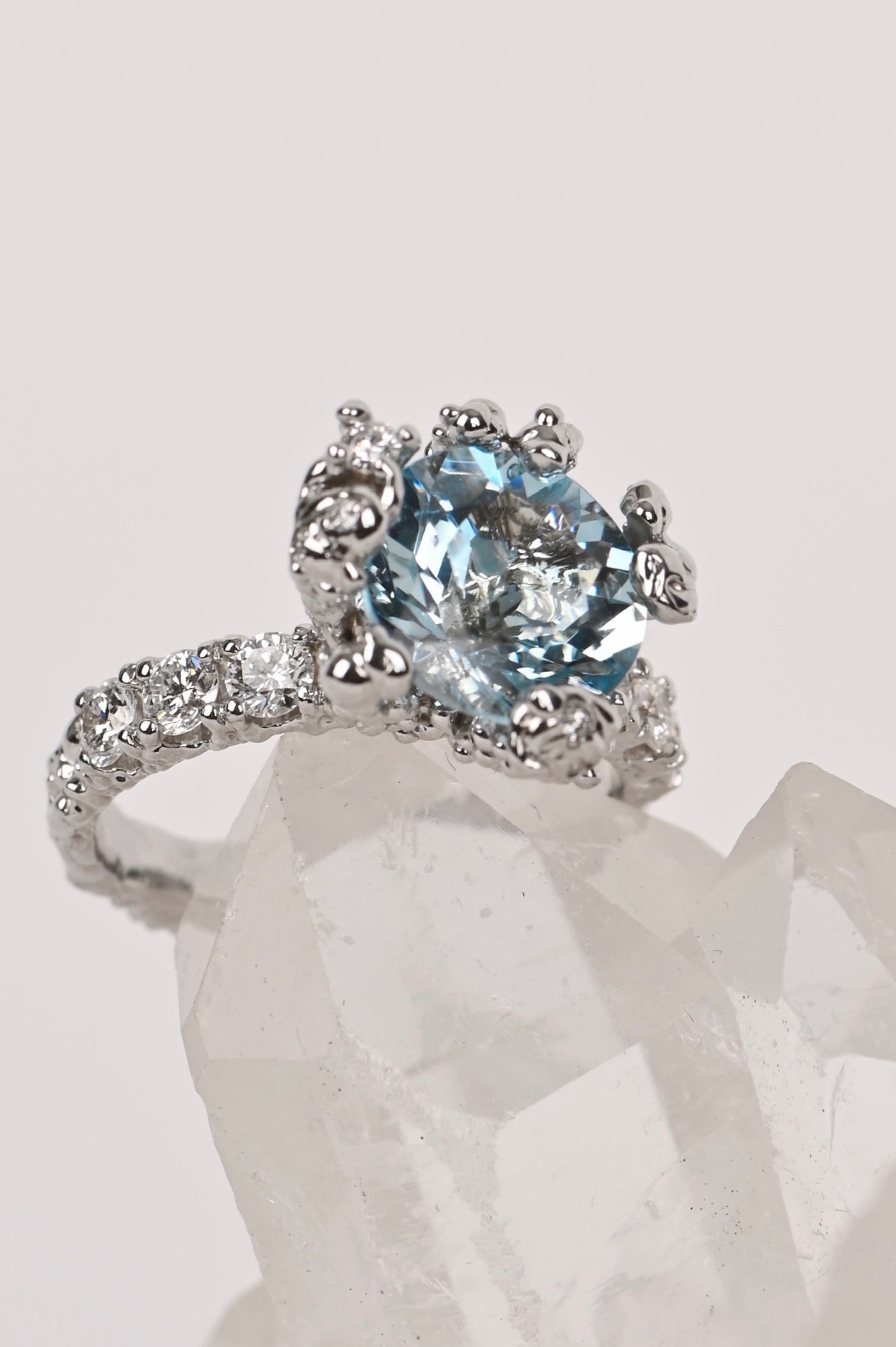 18k White Gold Ring with Aquamarine and Brilliants  – Courage to know your Heart