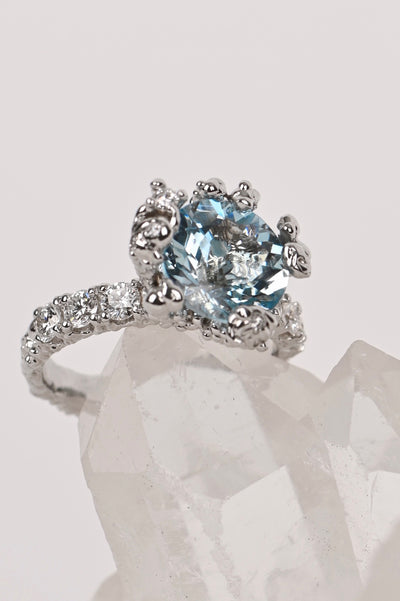 18k White Gold Ring with Aquamarine and Brilliants  – Courage to know your Heart