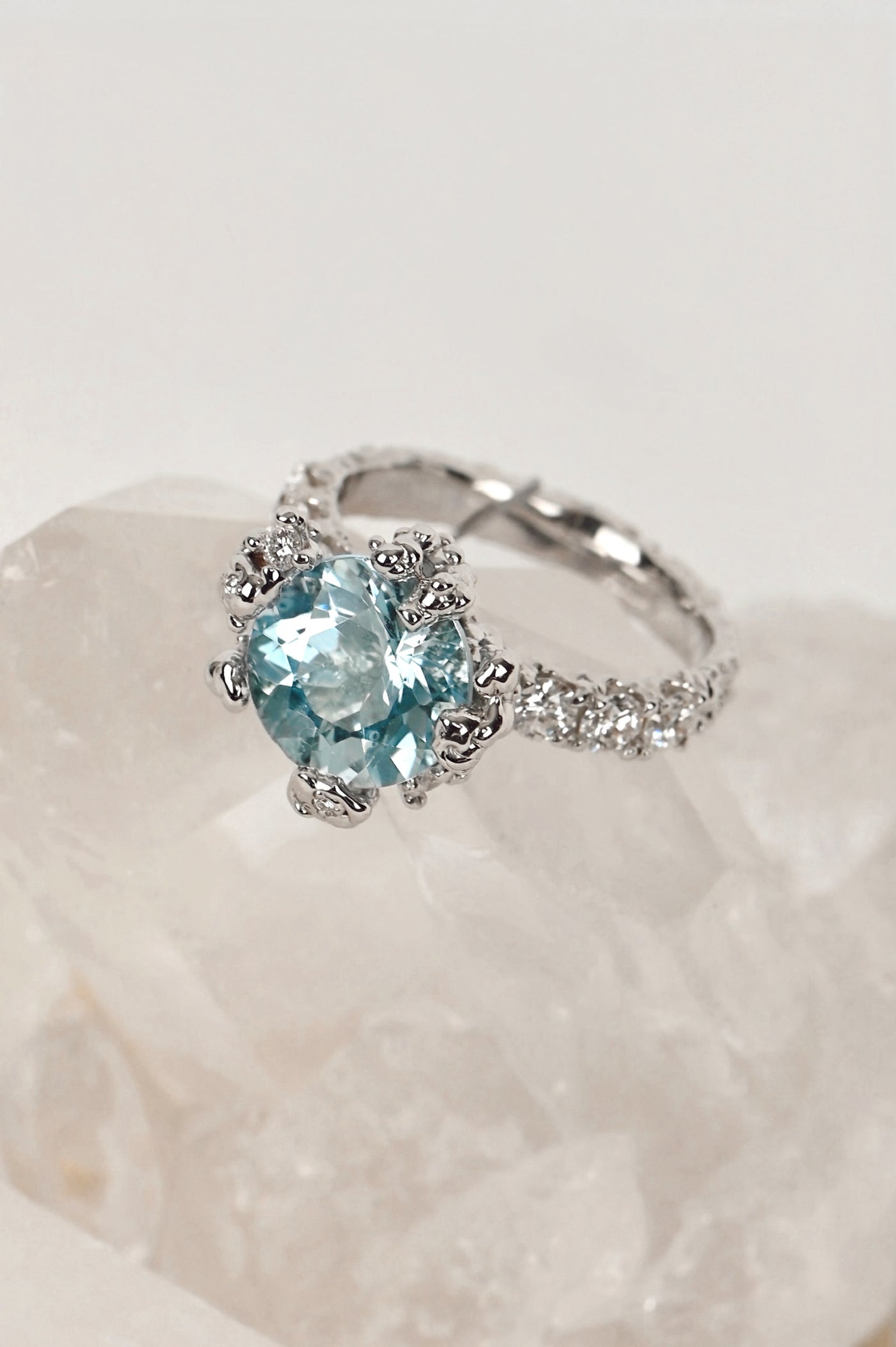 18k White Gold Ring with Aquamarine and Brilliants  – Courage to know your Heart