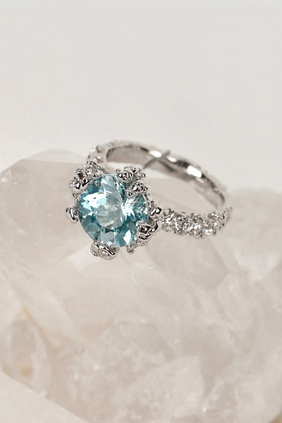 18k White Gold Ring with Aquamarine and Brilliants  – Courage to know your Heart
