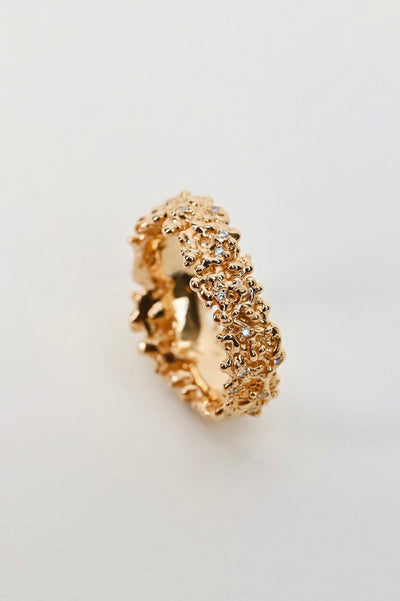 18k Yellow Gold Ring with Diamonds – Journey to Light