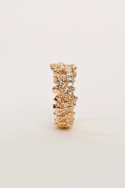 18k Yellow Gold Ring with Diamonds – Journey to Light