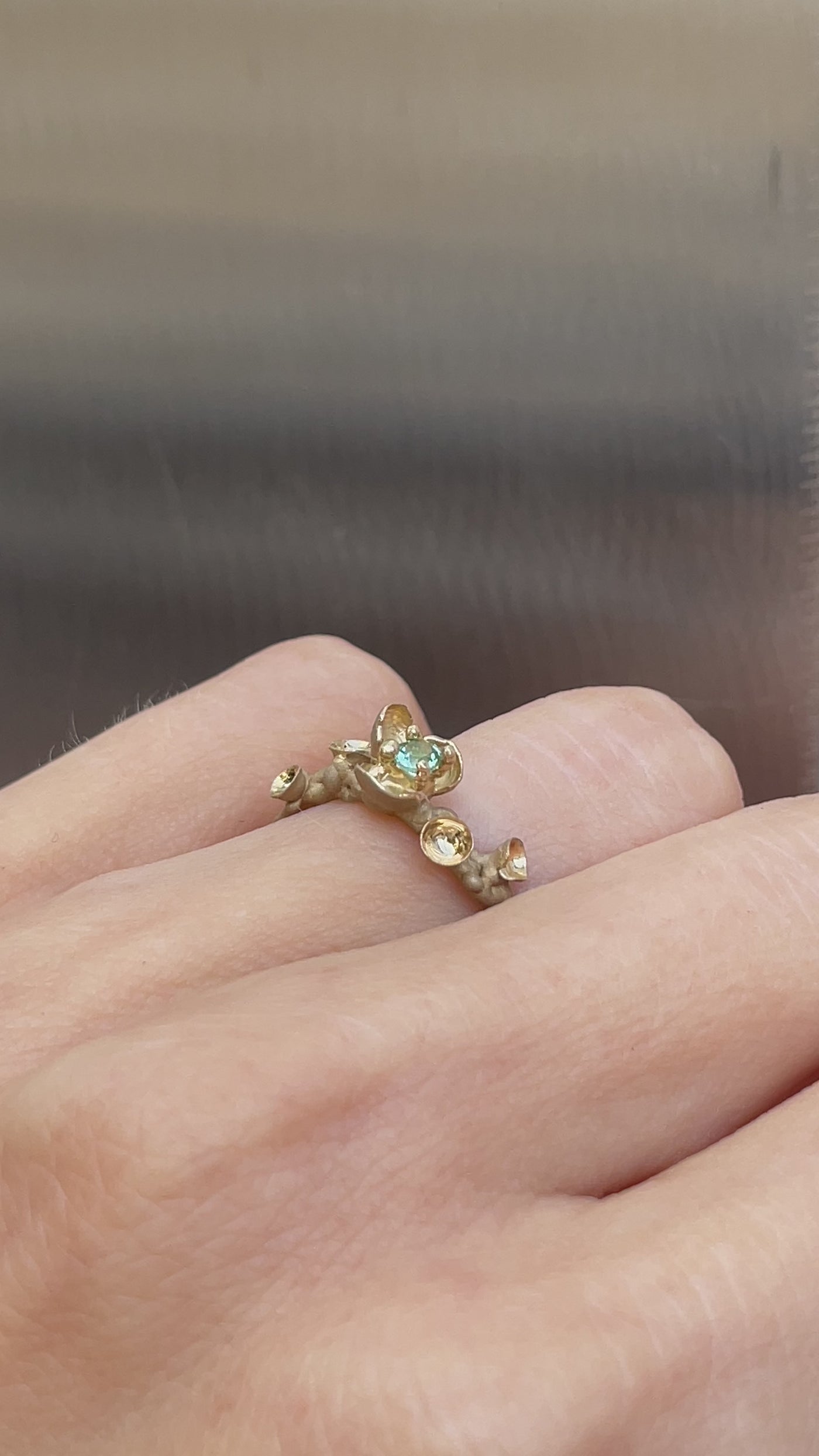 14 k yellow gold ring with tourmaline "GREEN FLOWER"