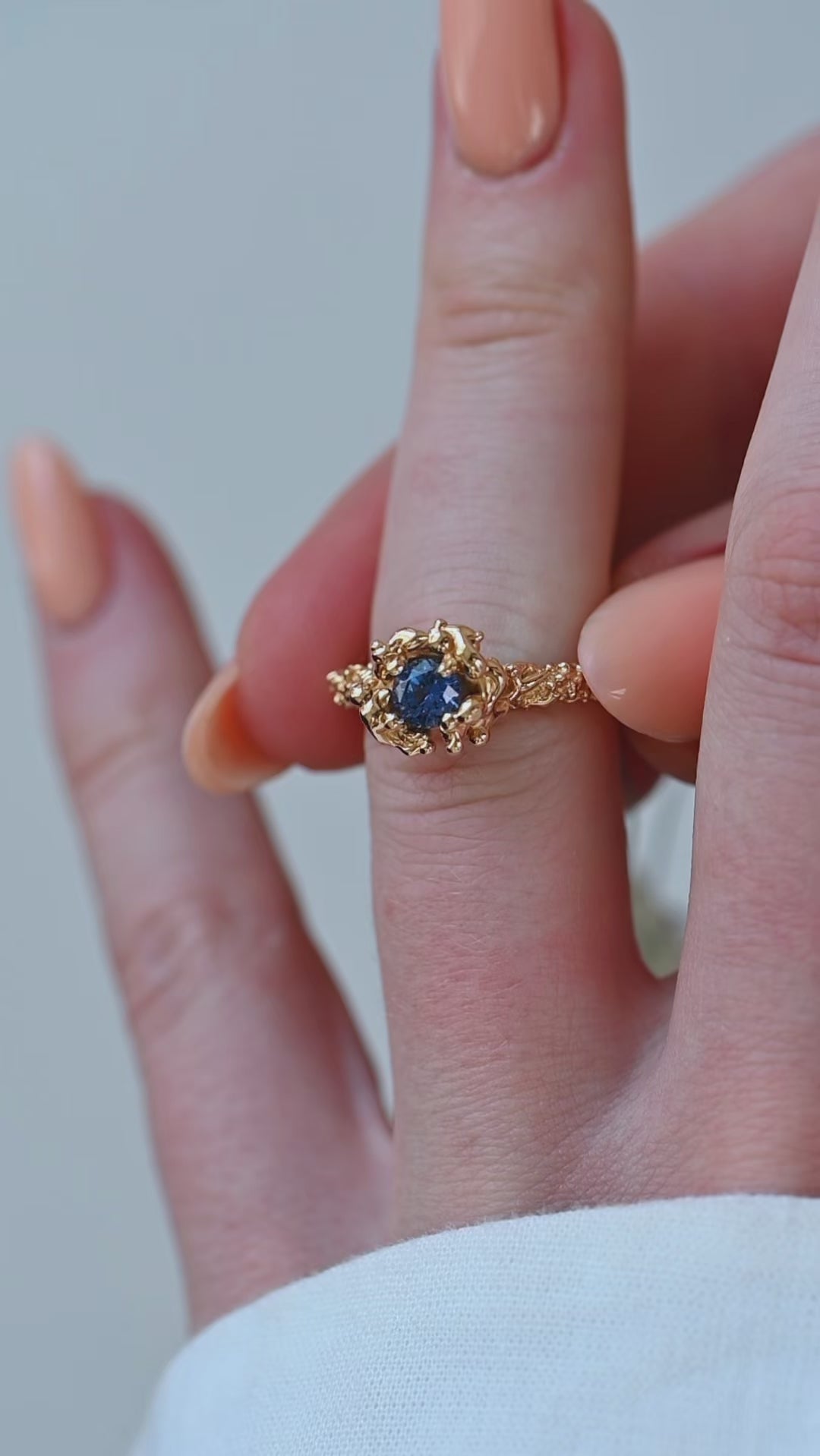 14k auksinis žiedas su safyru – Auksinė gėlė